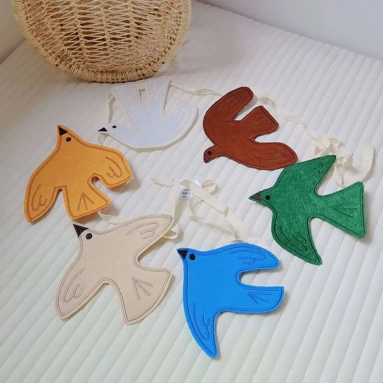 Nordic Ins Style Bird Hanging Decor, Cute Wall  Fabric Bunt Ornament for Kids Room Baby Nursery Nursery Wall Hanging Decoration