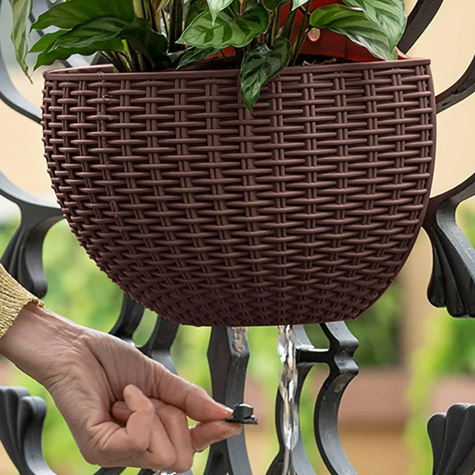Flower Pot Exquisite Wall-mounted Plastic Wall Hanging Basket Flowerpot for Outdoor Garden Balcony Planter Bucket Home Decor