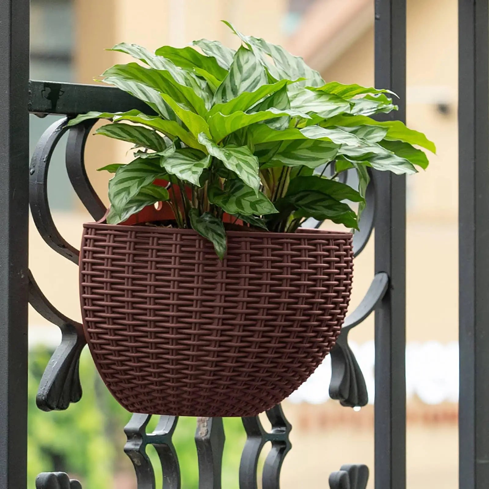 Flower Pot Exquisite Wall-mounted Plastic Wall Hanging Basket Flowerpot for Outdoor Garden Balcony Planter Bucket Home Decor