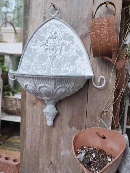 Hat Shape Wall Mounted Flower Basket Metal Ironwork Home Furnishings Garden Ornaments Printed Relief Wall Flower Pot Decorate